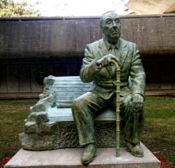 Monumento Jorge Luis Borges