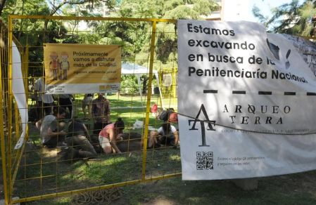 Arqueologos en carcel de Las Heras