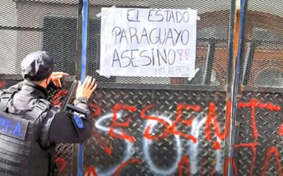 Protesta en embajada de Paraguay
