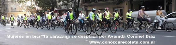 mujeres en bici por Recoleta