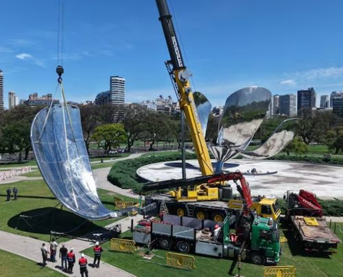 Floralis Generica